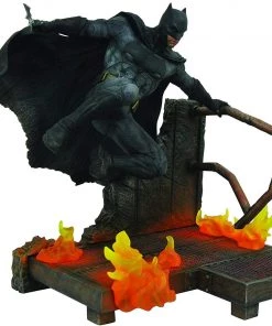 Diamond DC Gallery: Justice League Movie Batman 9'' PVC Gallery Figure