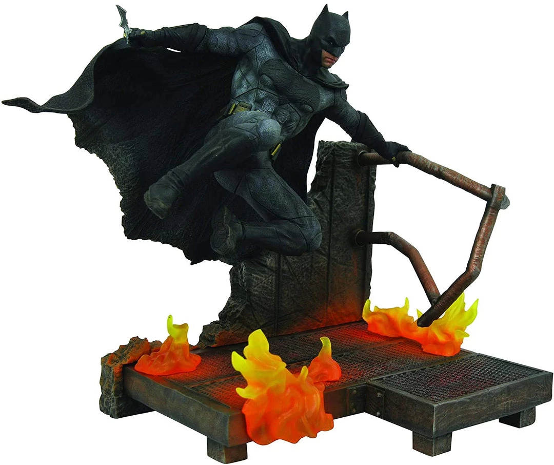 Diamond DC Gallery: Justice League Movie Batman 9'' PVC Gallery Figure 3 Diamond DC Gallery: Justice League Movie Batman 9'' PVC Gallery Figure
