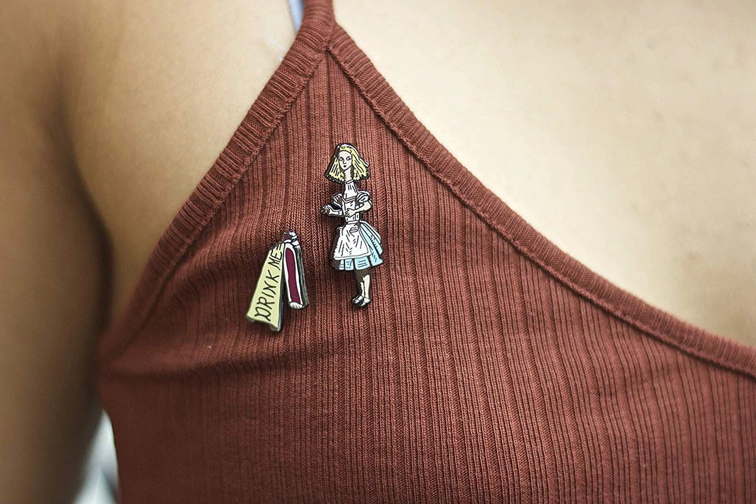The Unemployed Philosophers Guild Alice And Drink Me Pin Set Alice In Wonderland 5 The Unemployed Philosophers Guild Alice And Drink Me Pin Set Alice In Wonderland