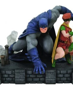Diamond The Dark Knight Returns Batman & Robin Deluxe PVC Figure Diorama