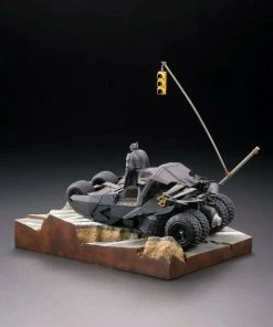 Kotobukiya The Dark Knight Trilogy - The Batmobile Tumbler In Gotham City Figure