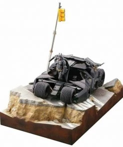 Kotobukiya The Dark Knight Trilogy - The Batmobile Tumbler In Gotham City Figure