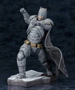Kotobukiya Batman - Batman V Superman: Dawn Of Justice ARTFX+ Statue 1/10 Scale Pre-Painted Figure DC Comics 11 Kotobukiya Batman - Batman V Superman: Dawn Of Justice ARTFX+ Statue 1/10 Scale Pre-Painted Figure DC Comics
