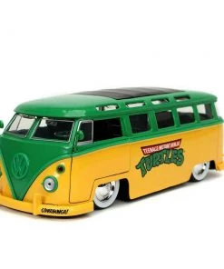 Toy Wonders Teenage Mutant Ninja Turtles 1:24 1962 Volkswagen Bus Die-cast Car With 2.75